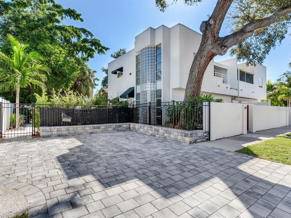 For Rent: $4,990 (3 beds, 2 baths, 1634 Square Feet)