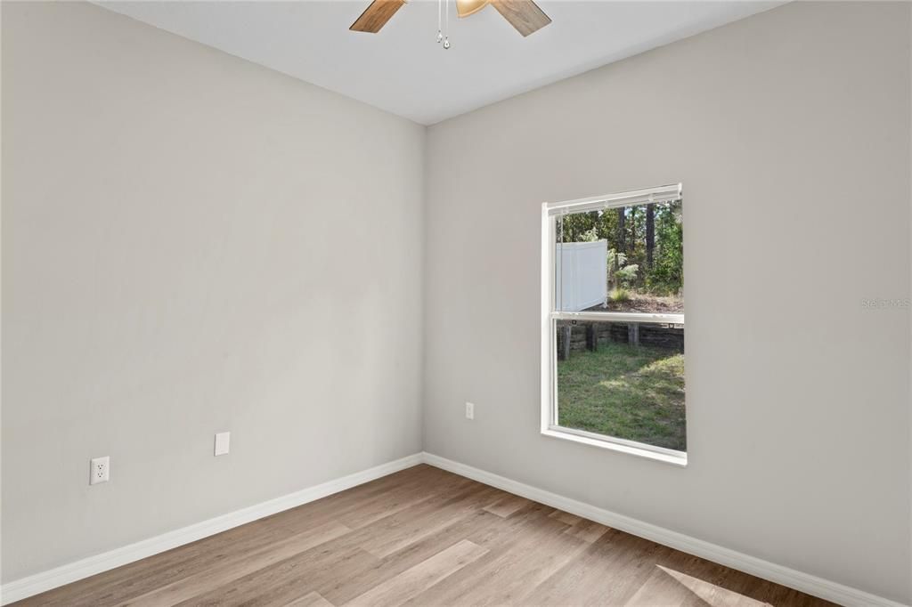 待售: $290,000 (4 贝兹, 2 浴室, 2199 平方英尺)