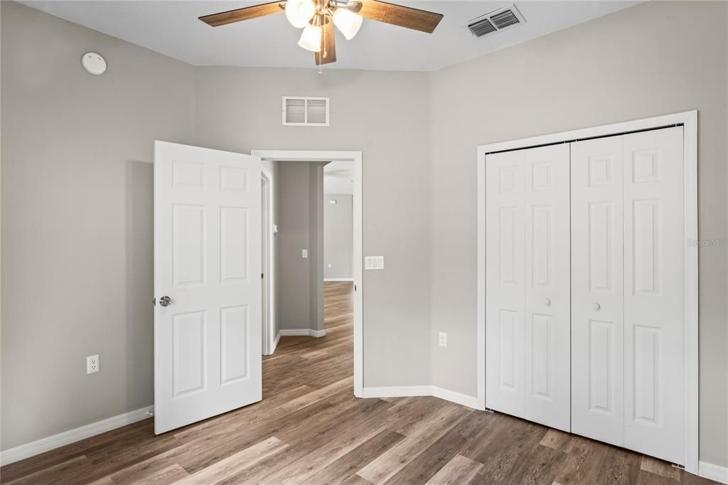 待售: $290,000 (4 贝兹, 2 浴室, 2199 平方英尺)