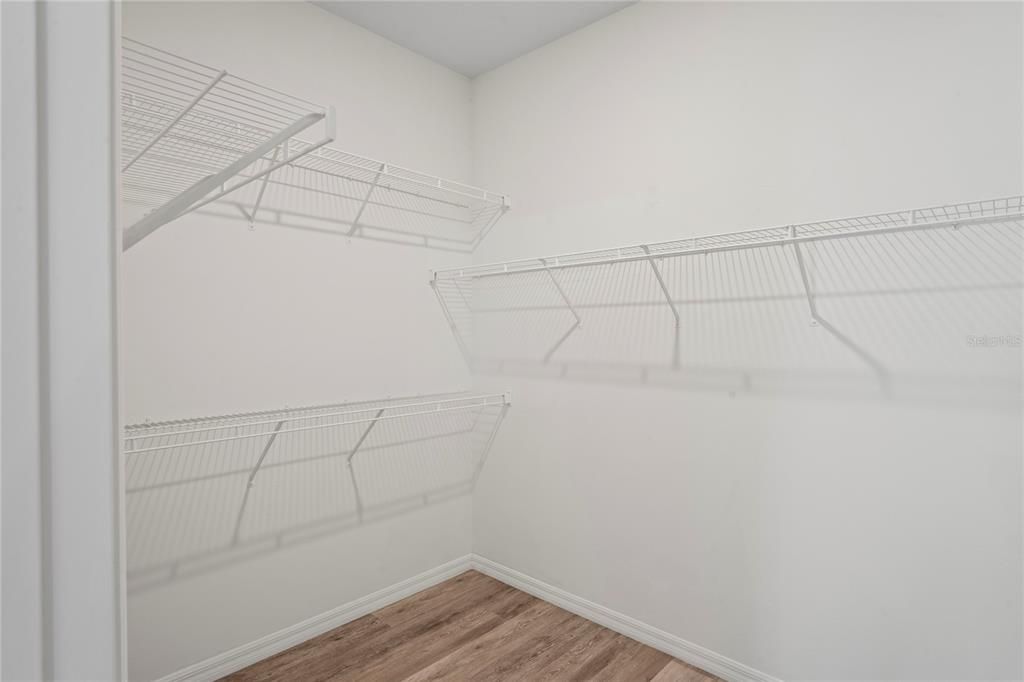 待售: $290,000 (4 贝兹, 2 浴室, 2199 平方英尺)