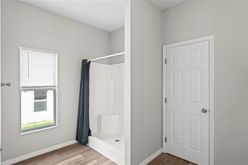 待售: $290,000 (4 贝兹, 2 浴室, 2199 平方英尺)