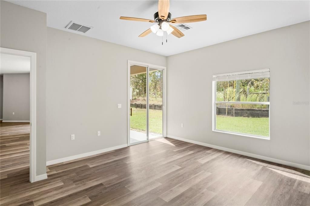 待售: $290,000 (4 贝兹, 2 浴室, 2199 平方英尺)