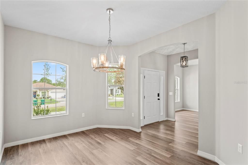 待售: $290,000 (4 贝兹, 2 浴室, 2199 平方英尺)