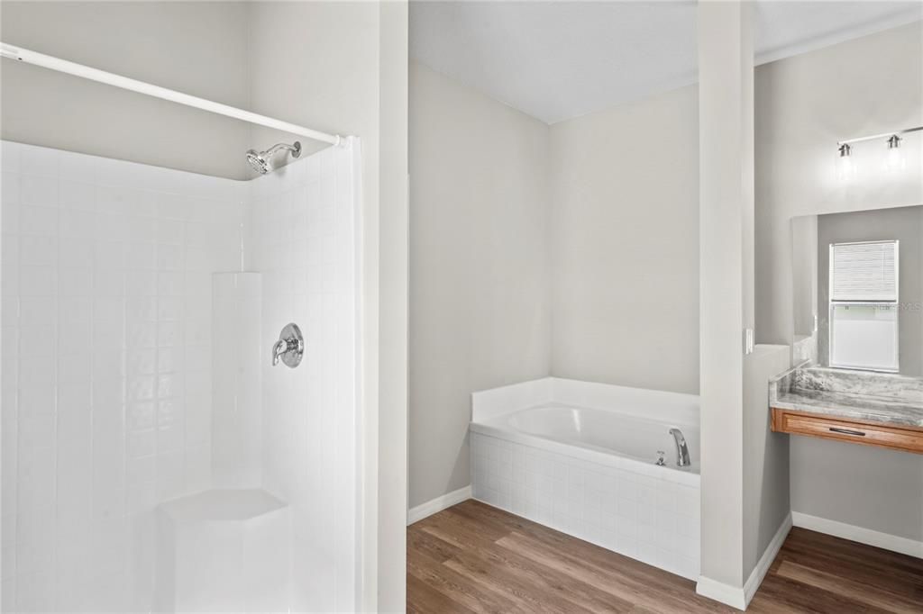 待售: $290,000 (4 贝兹, 2 浴室, 2199 平方英尺)