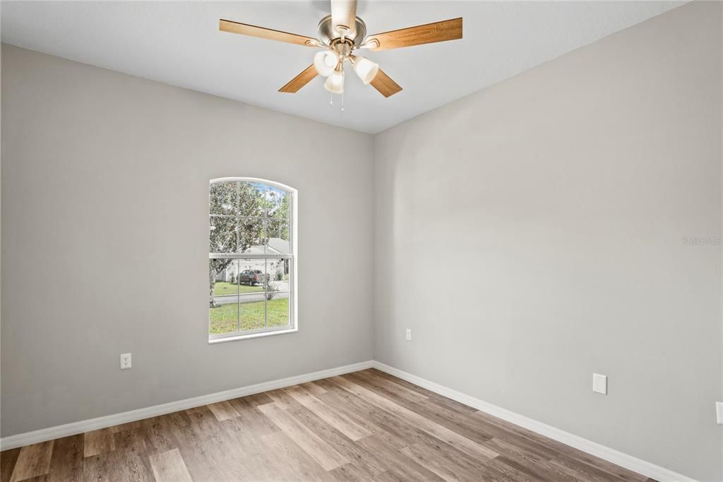 待售: $290,000 (4 贝兹, 2 浴室, 2199 平方英尺)