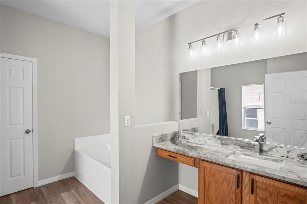 待售: $290,000 (4 贝兹, 2 浴室, 2199 平方英尺)