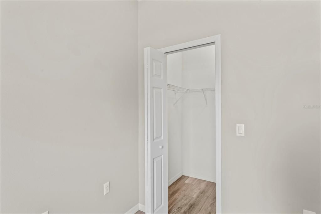 待售: $290,000 (4 贝兹, 2 浴室, 2199 平方英尺)