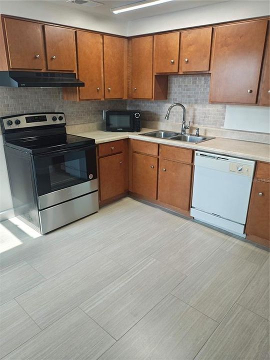 For Sale: $430,000 (0 beds, 0 baths, 1592 Square Feet)