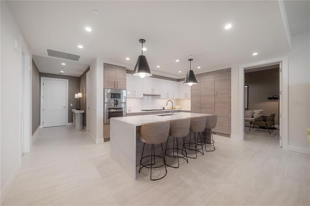 Под контрактом: $7,500 (2 спален, 3 ванн, 2068 Квадратных фут)