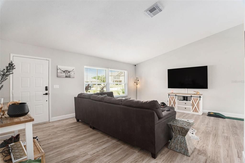 For Sale: $359,999 (3 beds, 2 baths, 1836 Square Feet)