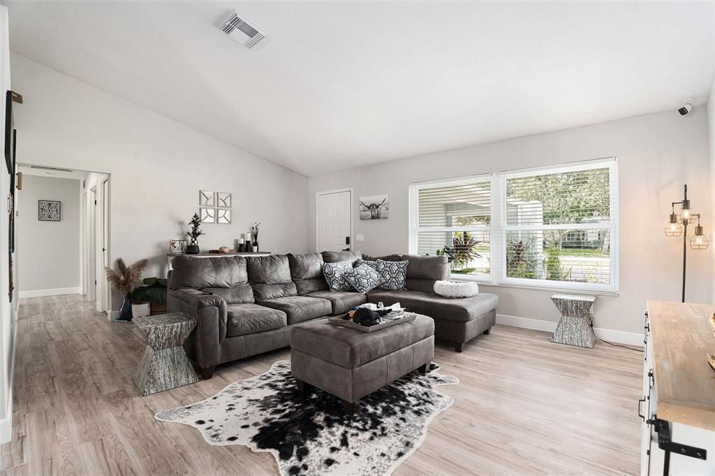 For Sale: $359,999 (3 beds, 2 baths, 1836 Square Feet)