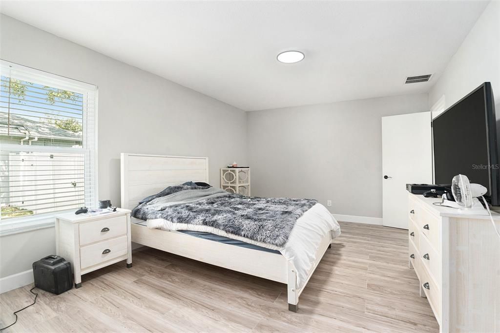 For Sale: $359,999 (3 beds, 2 baths, 1836 Square Feet)