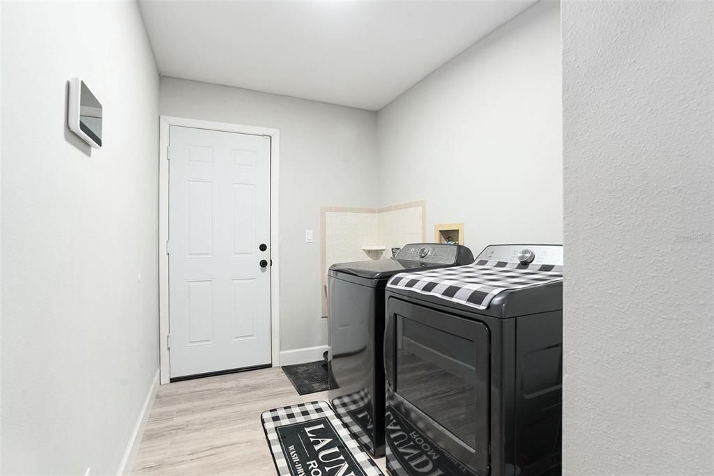 For Sale: $359,999 (3 beds, 2 baths, 1836 Square Feet)