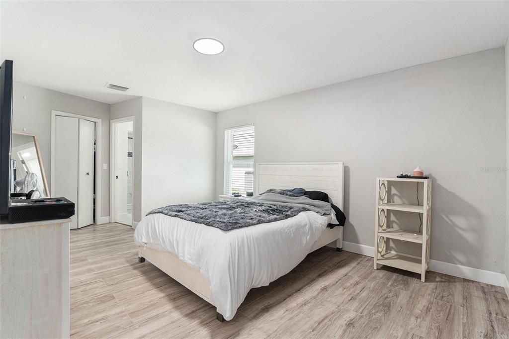 For Sale: $359,999 (3 beds, 2 baths, 1836 Square Feet)