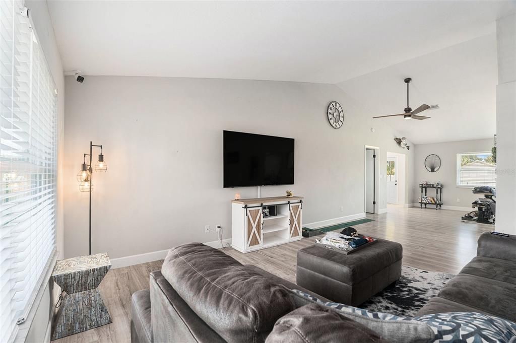 For Sale: $359,999 (3 beds, 2 baths, 1836 Square Feet)