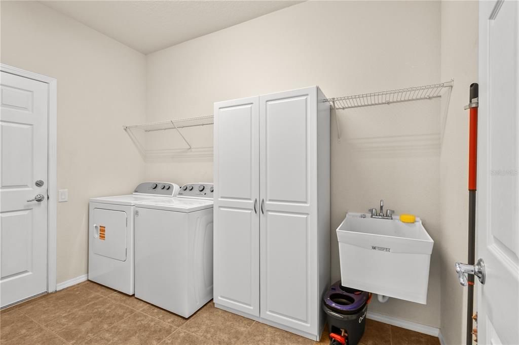 For Sale: $435,000 (4 beds, 2 baths, 2408 Square Feet)