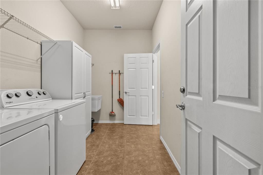 For Sale: $435,000 (4 beds, 2 baths, 2408 Square Feet)