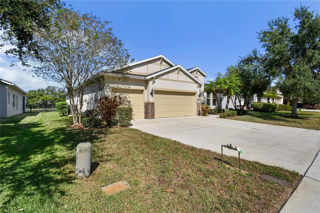 For Sale: $435,000 (4 beds, 2 baths, 2408 Square Feet)