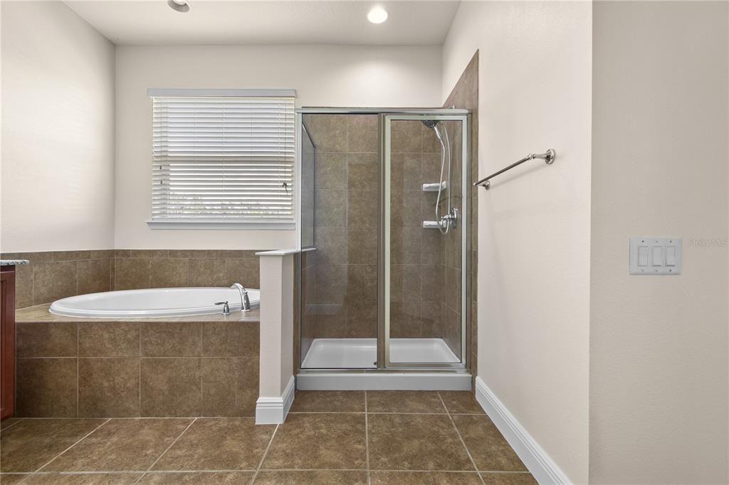 For Sale: $435,000 (4 beds, 2 baths, 2408 Square Feet)