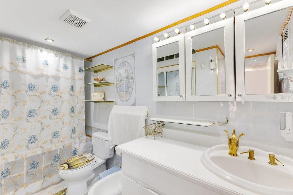 出租: $2,500 (2 贝兹, 2 浴室, 1121 平方英尺)