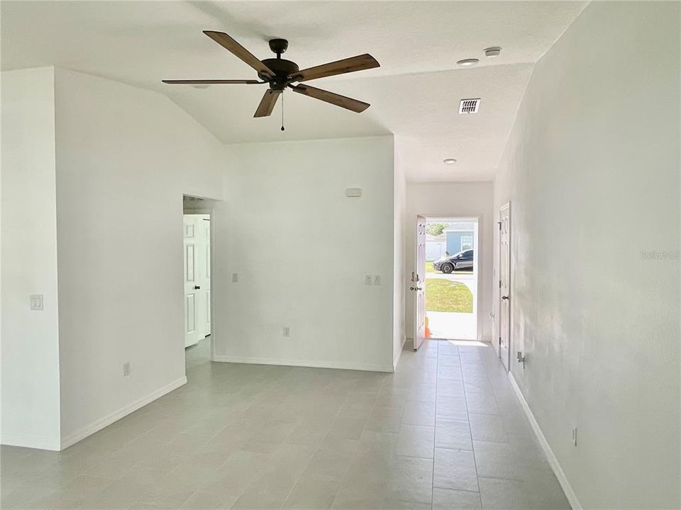 For Rent: $1,895 (3 beds, 2 baths, 1267 Square Feet)