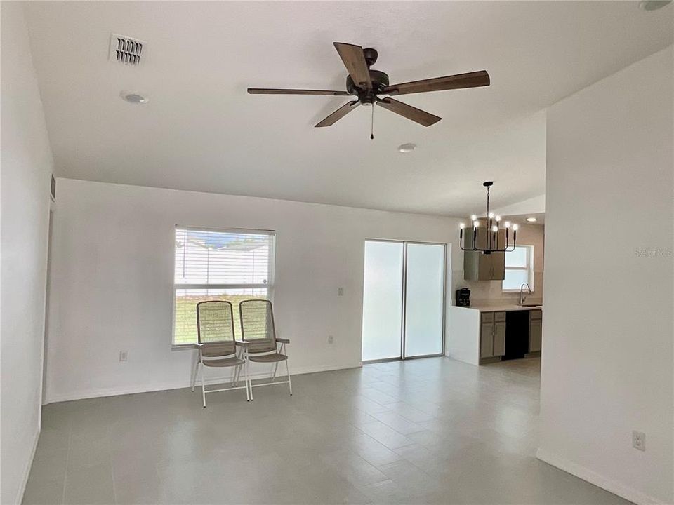 For Rent: $1,895 (3 beds, 2 baths, 1267 Square Feet)