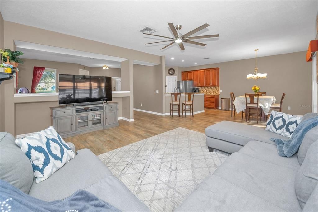 Active With Contract: $429,900 (3 beds, 2 baths, 2278 Square Feet)