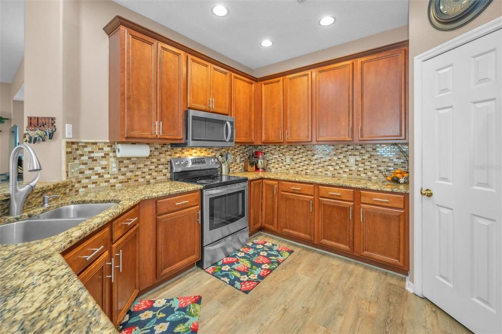 Active With Contract: $429,900 (3 beds, 2 baths, 2278 Square Feet)