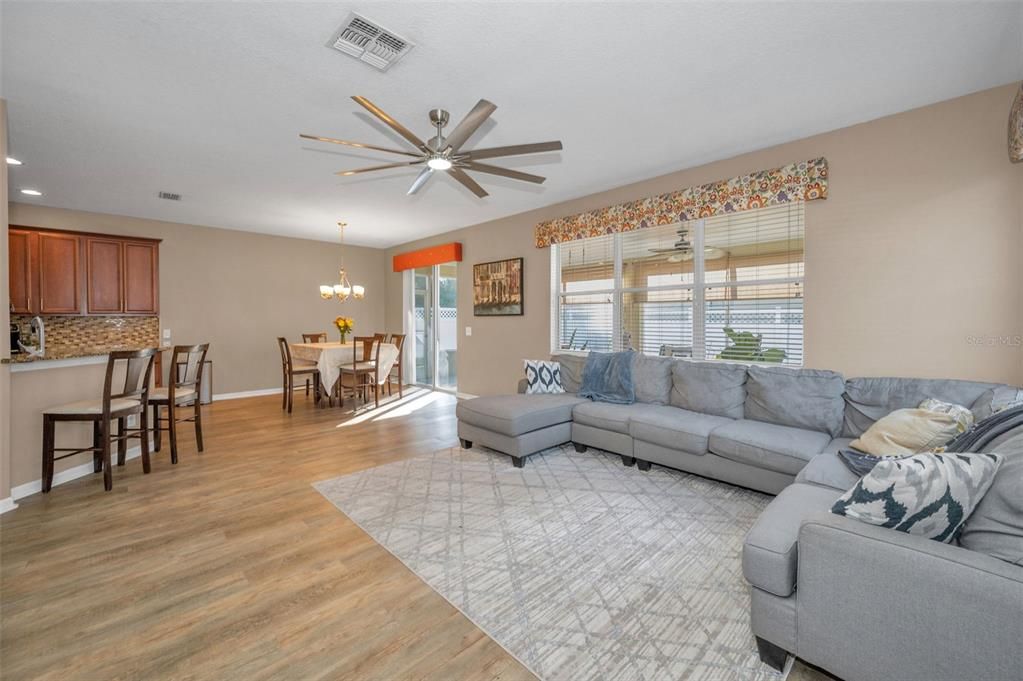 Active With Contract: $429,900 (3 beds, 2 baths, 2278 Square Feet)