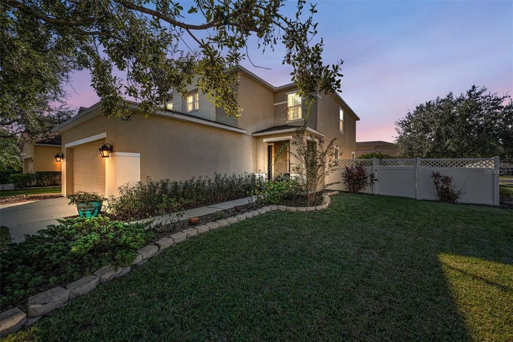 Active With Contract: $429,900 (3 beds, 2 baths, 2278 Square Feet)