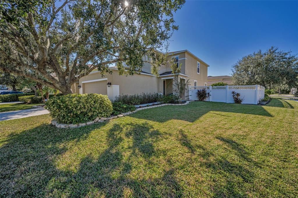 Active With Contract: $429,900 (3 beds, 2 baths, 2278 Square Feet)