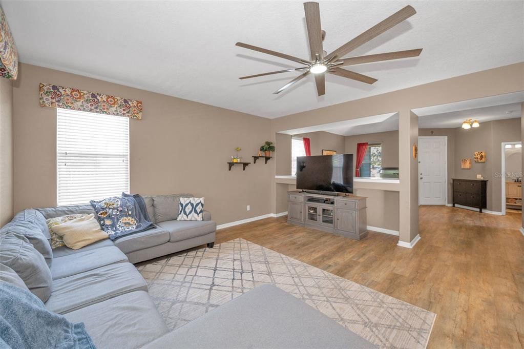 Active With Contract: $429,900 (3 beds, 2 baths, 2278 Square Feet)