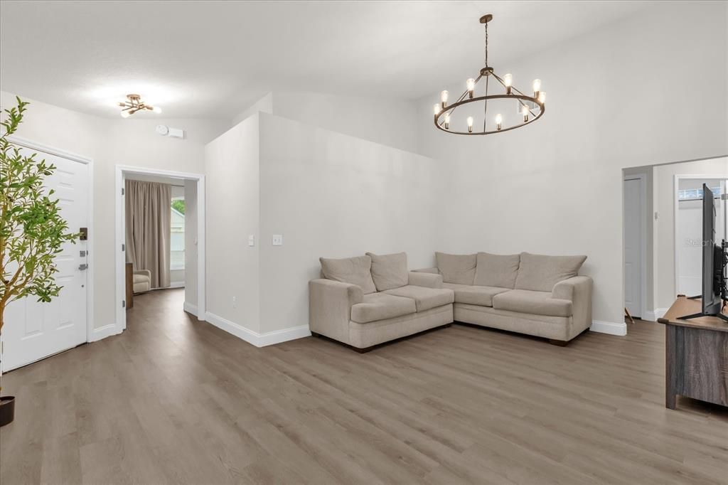 En Venta: $305,000 (3 camas, 2 baños, 1431 Pies cuadrados)