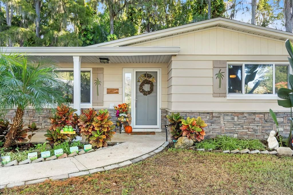 Recently Sold: $299,900 (2 beds, 1 baths, 1072 Square Feet)