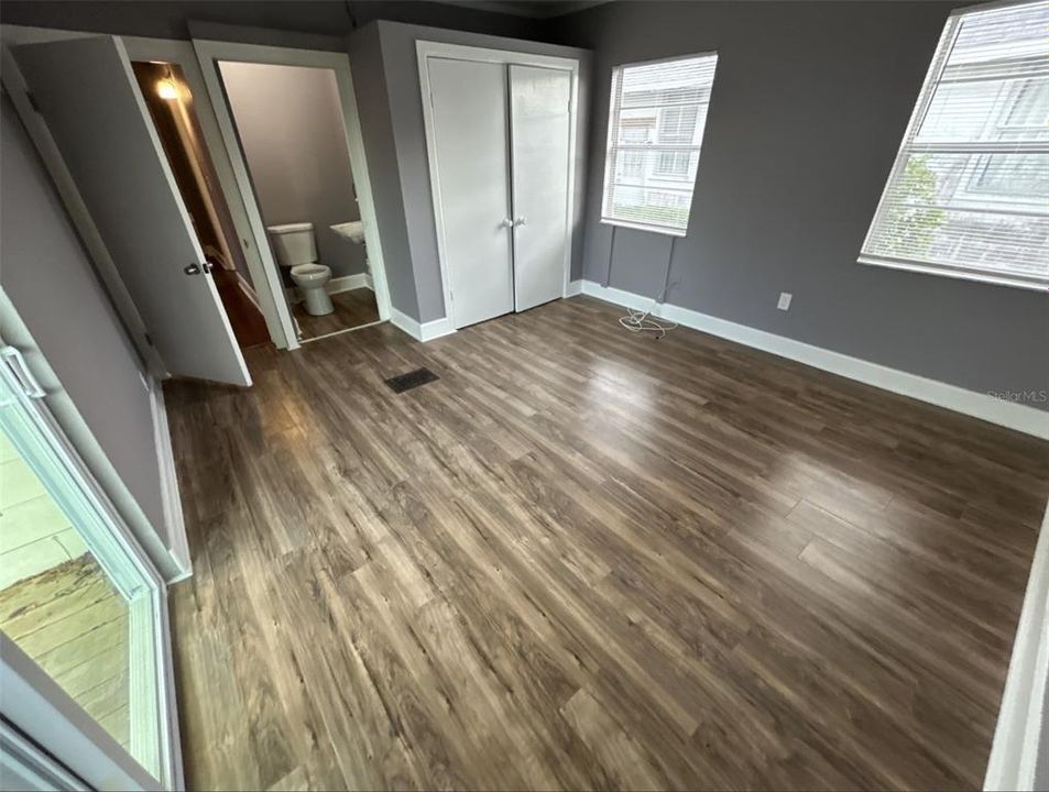 出租: $1,795 (3 贝兹, 1 浴室, 900 平方英尺)