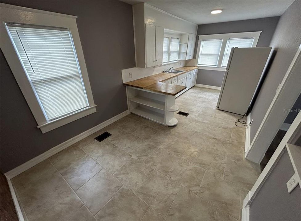 出租: $1,795 (3 贝兹, 1 浴室, 900 平方英尺)