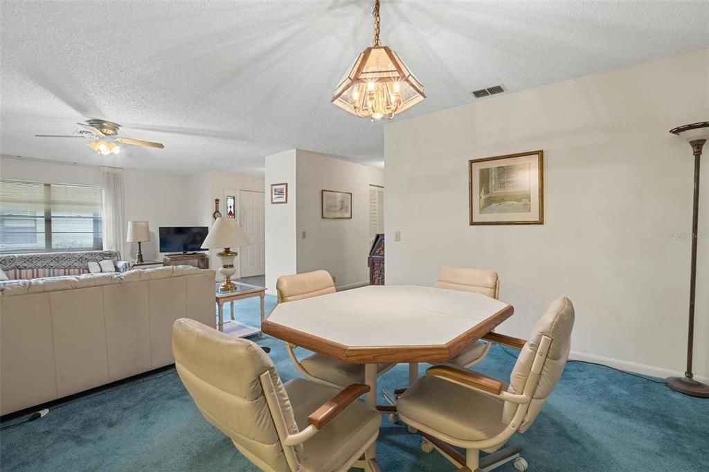 待售: $215,000 (2 贝兹, 2 浴室, 1439 平方英尺)