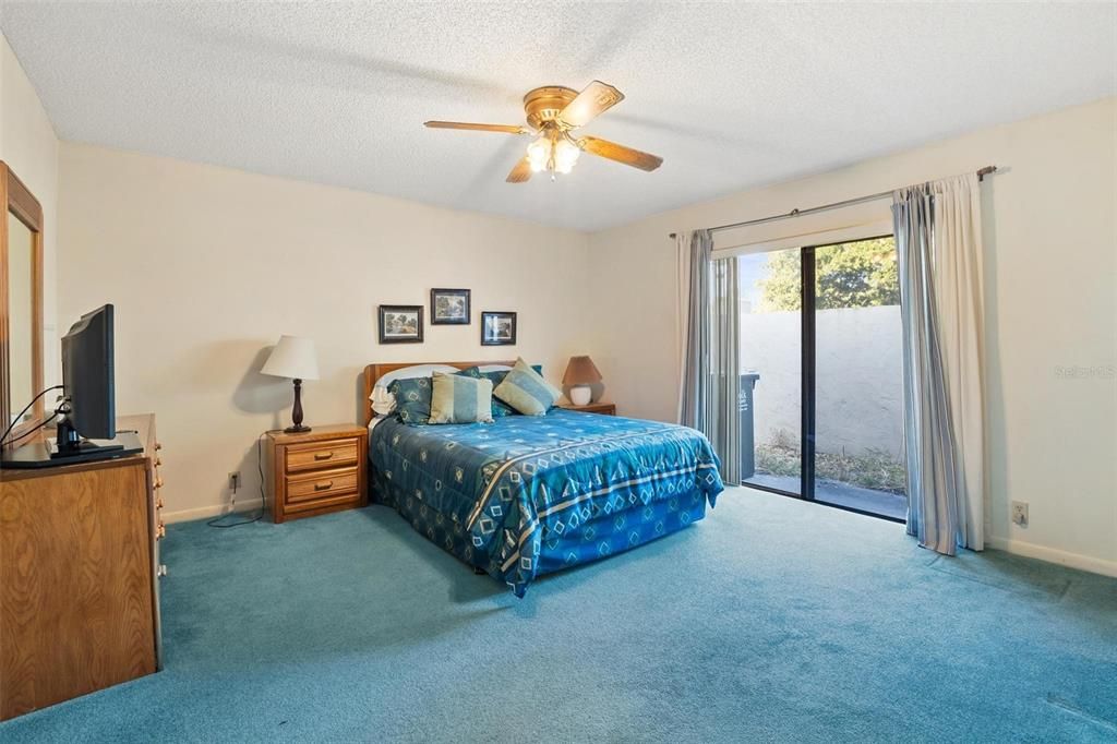 待售: $215,000 (2 贝兹, 2 浴室, 1439 平方英尺)