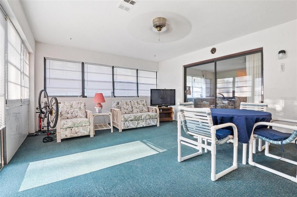 待售: $215,000 (2 贝兹, 2 浴室, 1439 平方英尺)