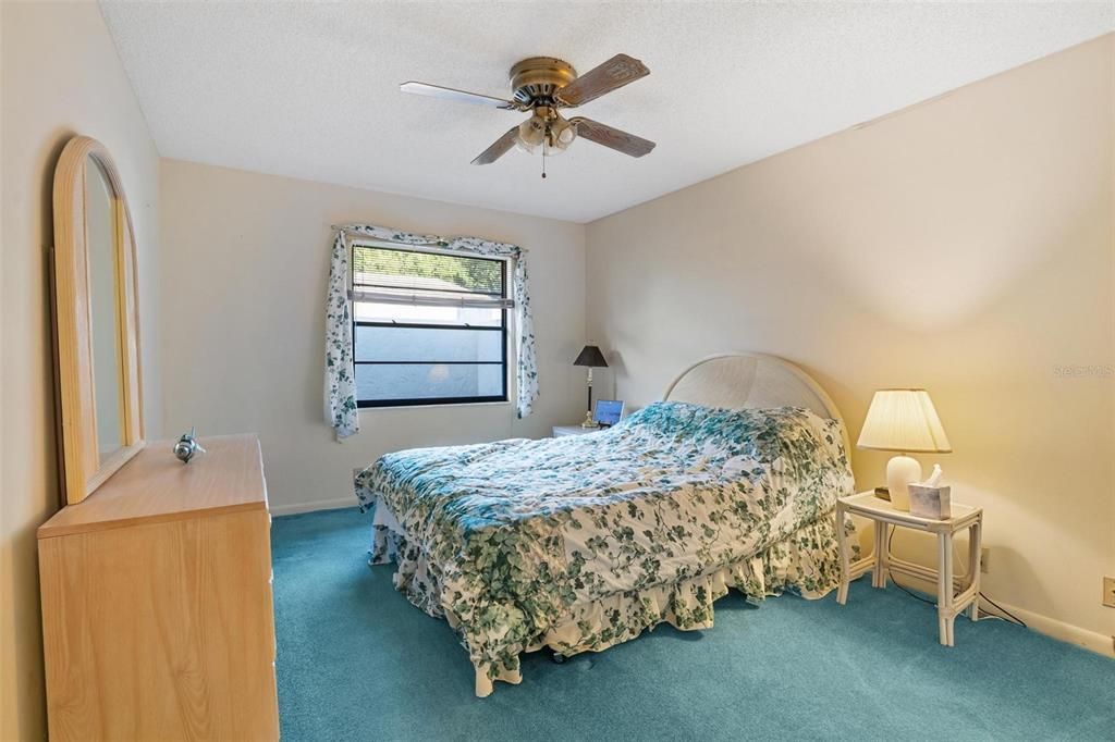 待售: $215,000 (2 贝兹, 2 浴室, 1439 平方英尺)