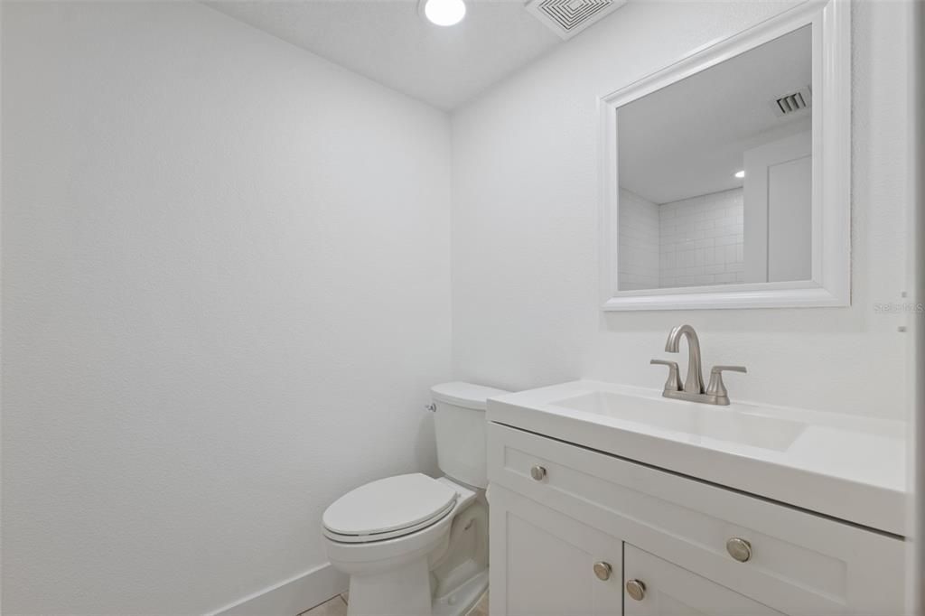 待售: $124,000 (1 贝兹, 1 浴室, 728 平方英尺)