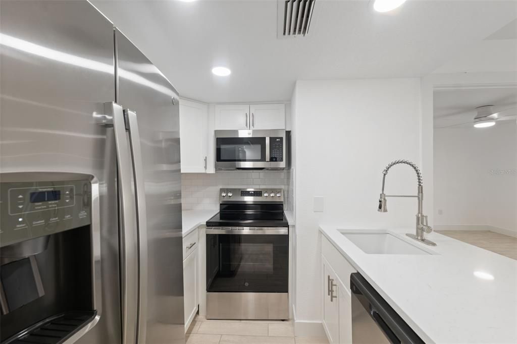 待售: $124,000 (1 贝兹, 1 浴室, 728 平方英尺)