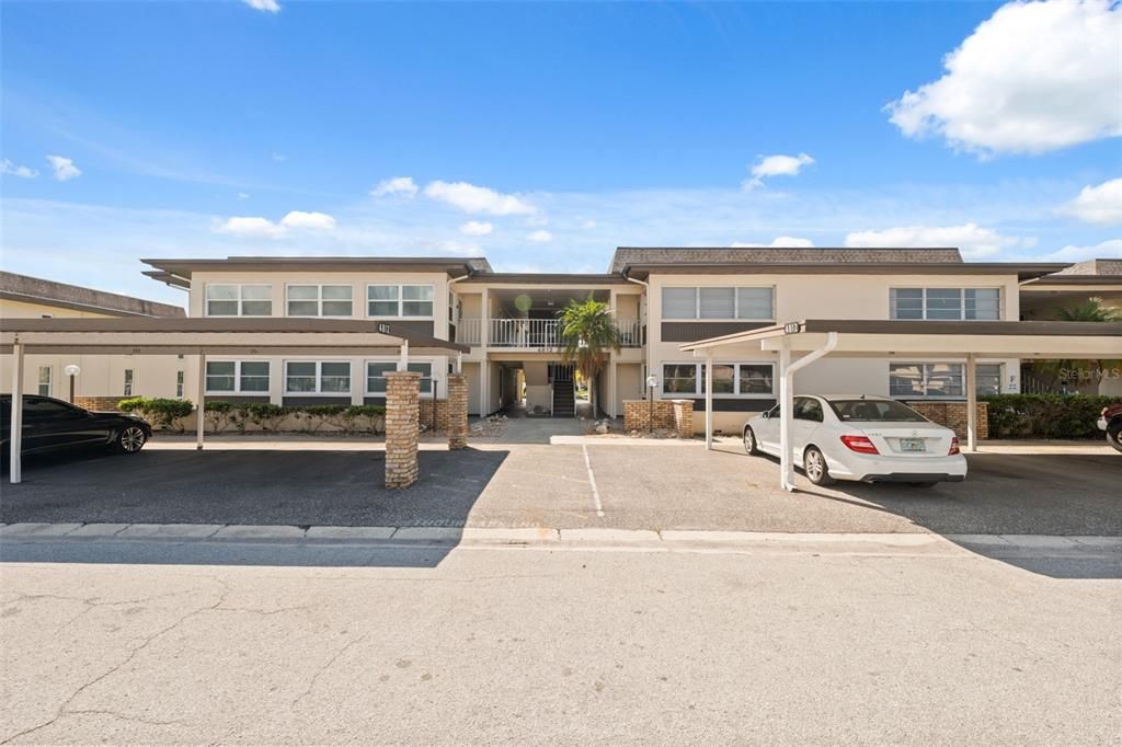 待售: $124,000 (1 贝兹, 1 浴室, 728 平方英尺)