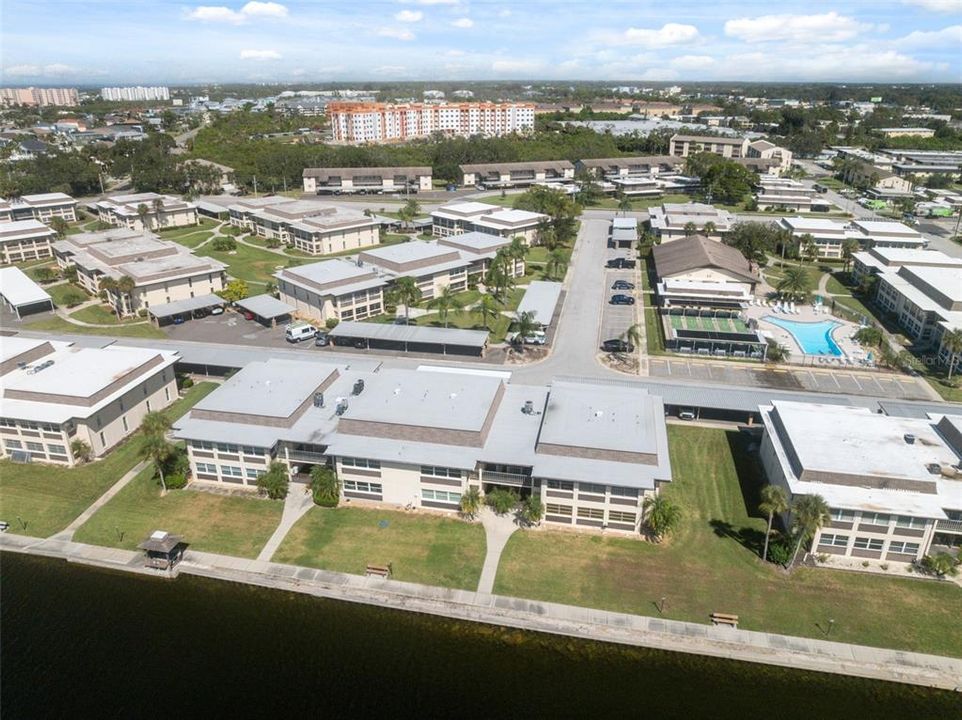 待售: $124,000 (1 贝兹, 1 浴室, 728 平方英尺)