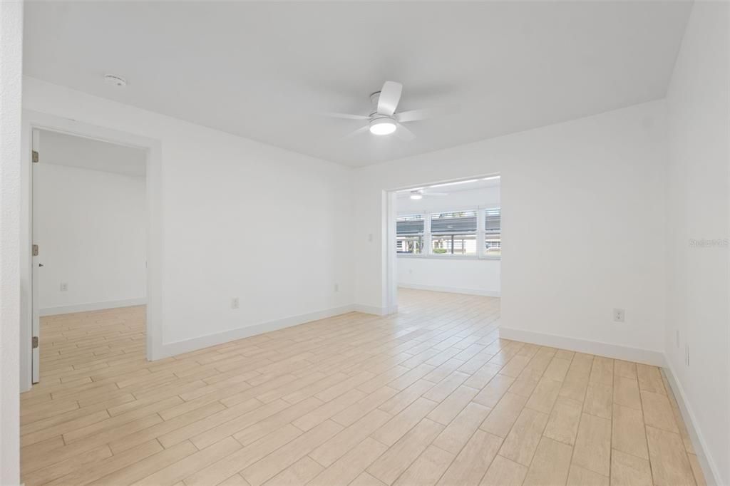 待售: $124,000 (1 贝兹, 1 浴室, 728 平方英尺)