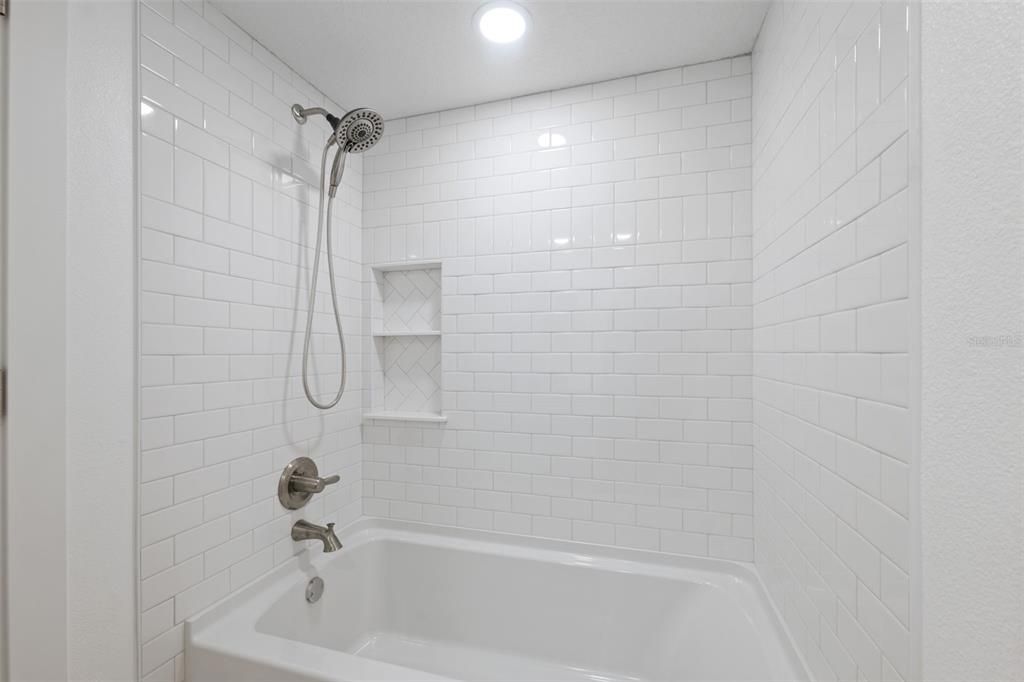 待售: $124,000 (1 贝兹, 1 浴室, 728 平方英尺)