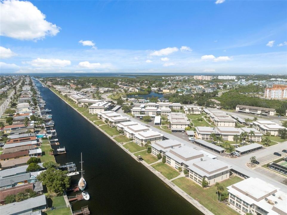 待售: $124,000 (1 贝兹, 1 浴室, 728 平方英尺)