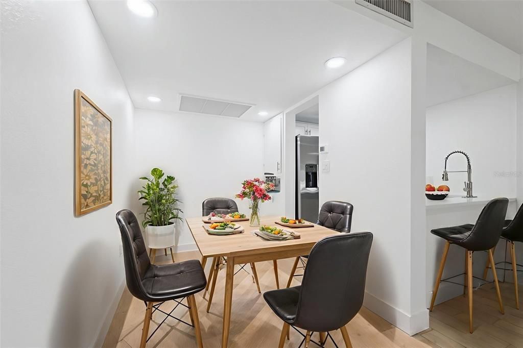 待售: $124,000 (1 贝兹, 1 浴室, 728 平方英尺)