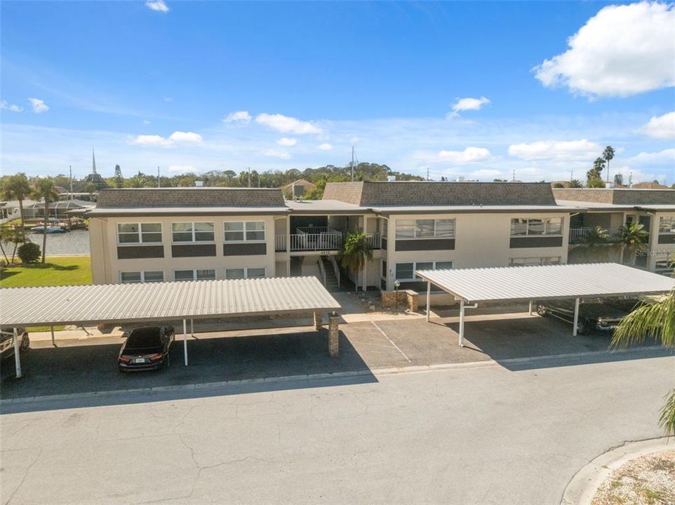 待售: $124,000 (1 贝兹, 1 浴室, 728 平方英尺)