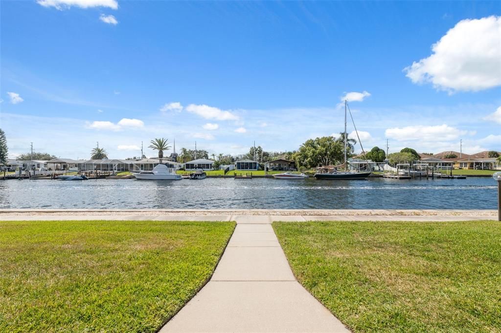 待售: $124,000 (1 贝兹, 1 浴室, 728 平方英尺)